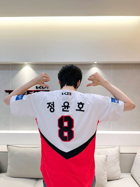 I'm proud of my Yuyu 🥰🏟️💥⚾ [📷] 'KIA Tigers Victory Prayer