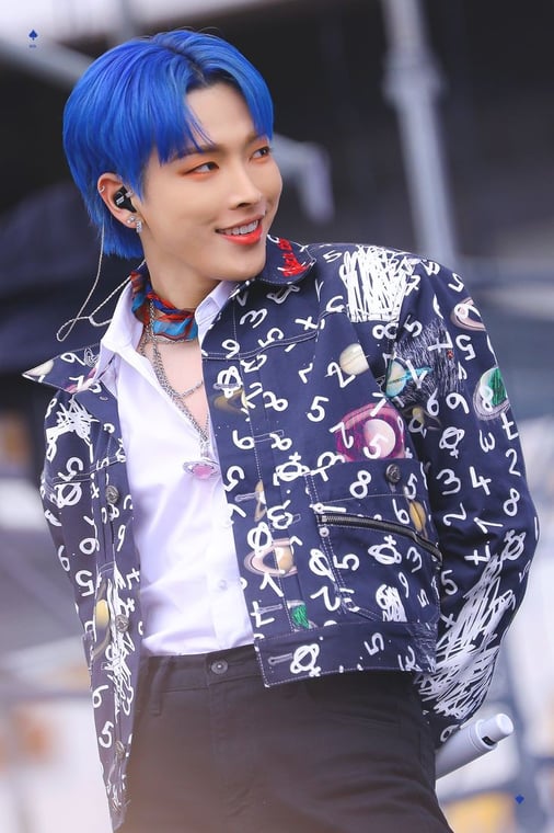 HIT ME WITH THAT CANE PLZZZZZ🤌🤌🤌🤌🤌🤌🤌🤌 I LOVE MY MAN