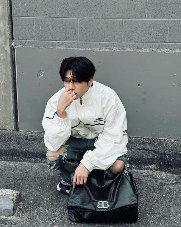 Wooyoung looks so good in white 👀 #우영