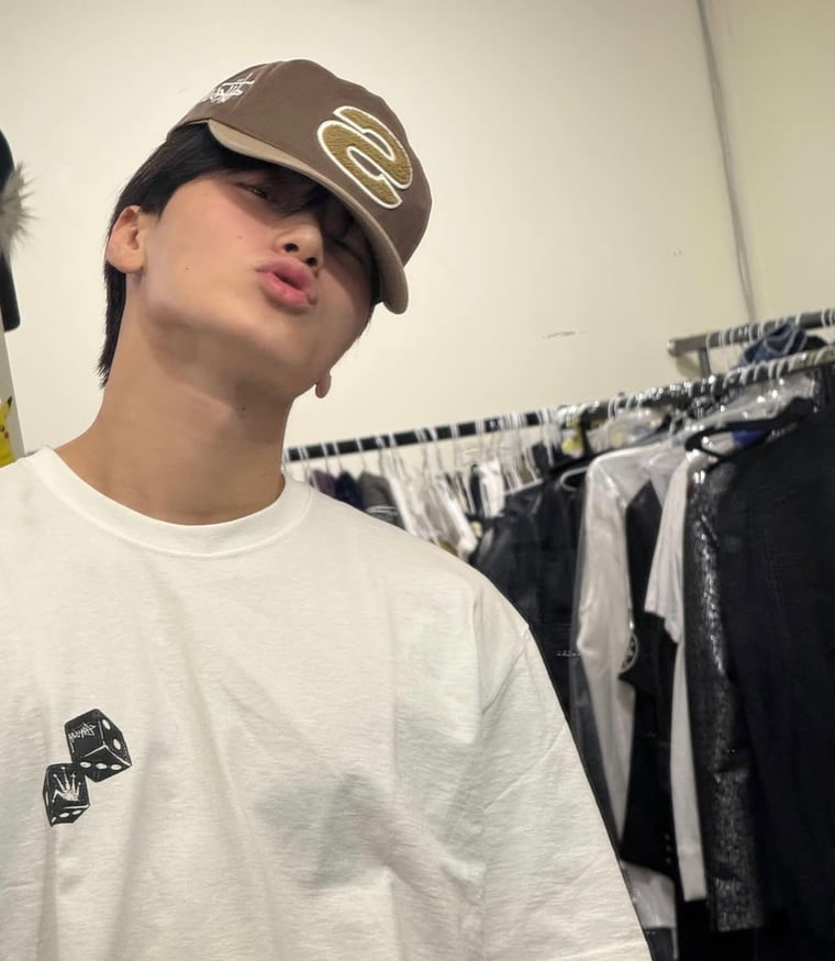 ATEEZ SANベースボールTシャツ