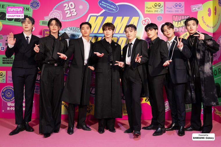 CONGRATS ATEEZZZZZ SO PROUD OF YALL YOU GUYS GOT 2 AWARDS WOOOOOOO