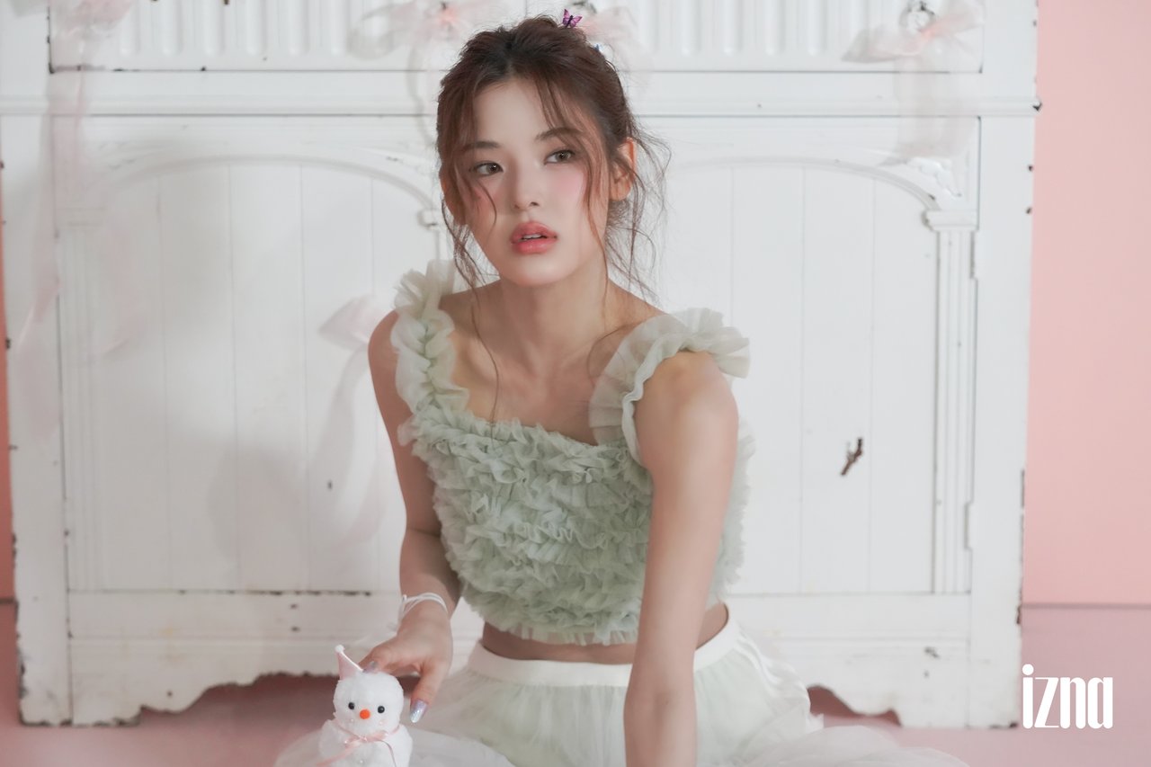 izna 2026 SEASON'S GREETINGS [365 Knots] Behind Photo