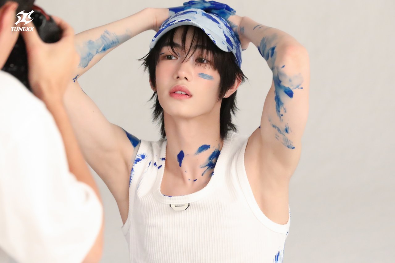 TUNEXX 2ND MINI ALBUM [BLUE MODE] Jacket Behind Photo