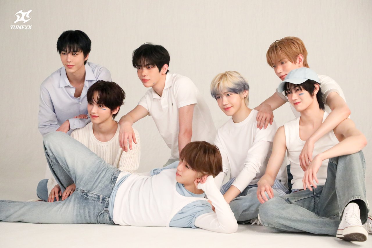 TUNEXX 2ND MINI ALBUM [BLUE MODE] Jacket Behind Photo