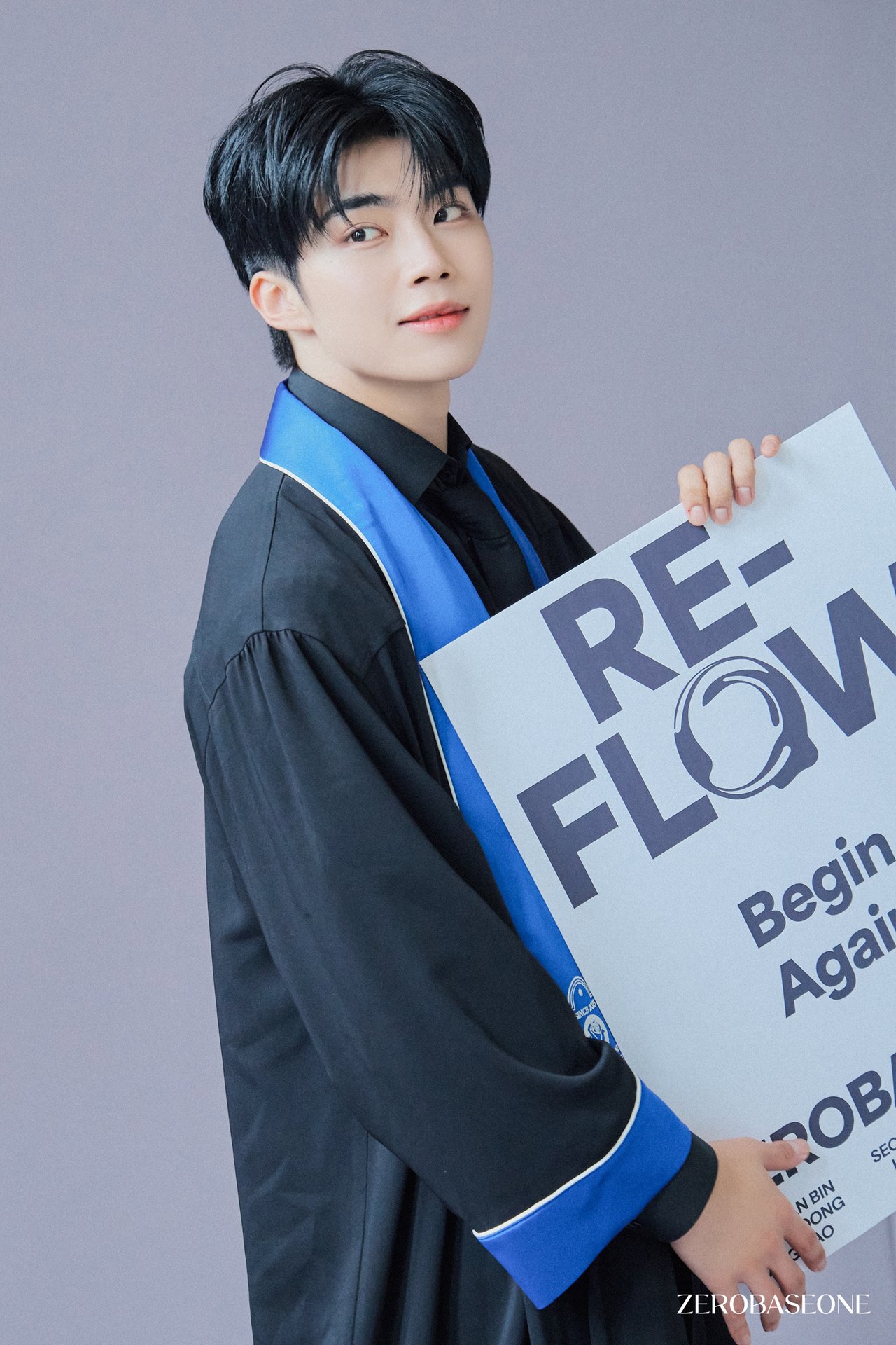 ZEROBASEONE Special Limited Album [𝐑𝐄-𝐅𝐋𝐎𝐖] Jacket Behind Photo