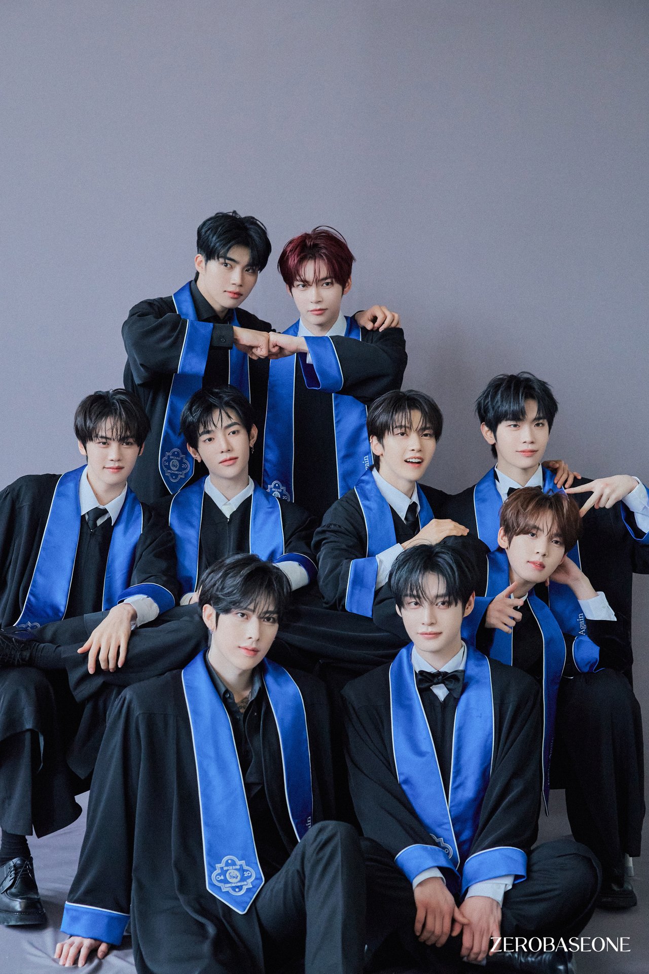 ZEROBASEONE Special Limited Album [𝐑𝐄-𝐅𝐋𝐎𝐖] Jacket Behind Photo
