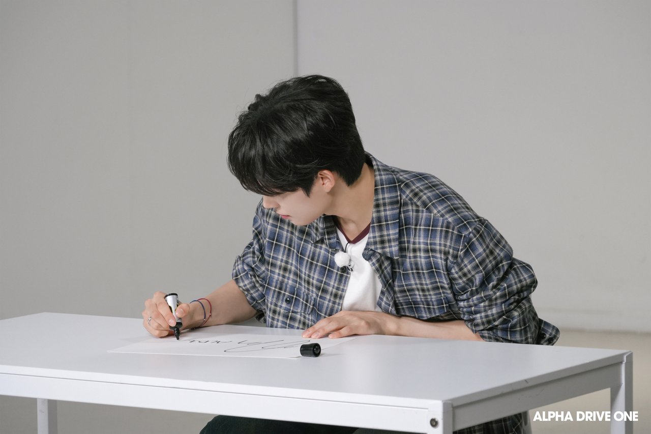 専用ページ ALPHA DRIVE ONE ALPHA DRIVE ONE THE 1ST MINI ALBUM 'EUPHORIA' 日本限定特典付きでご