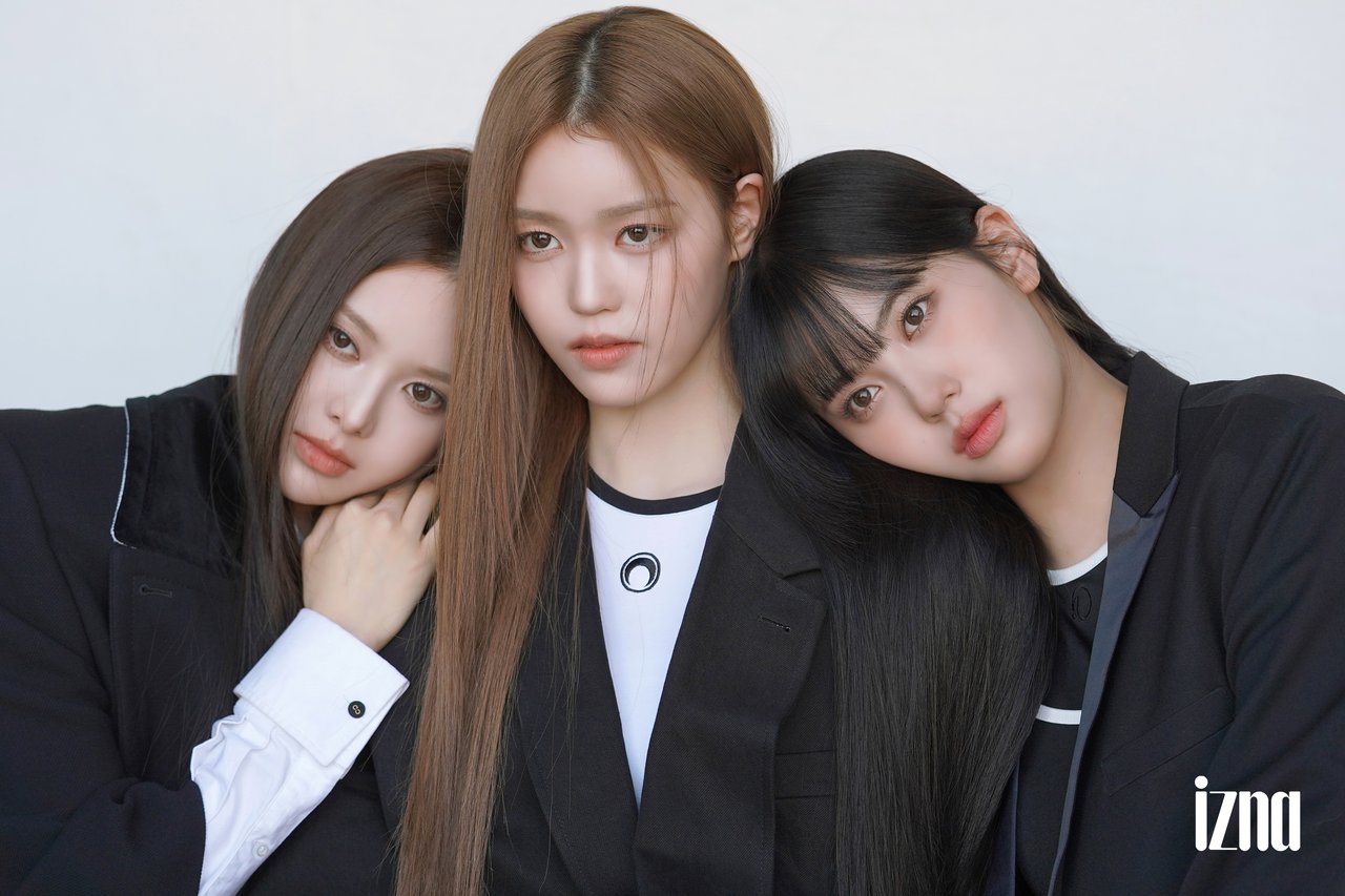 DAZED KOREA Magazine Behind Photo