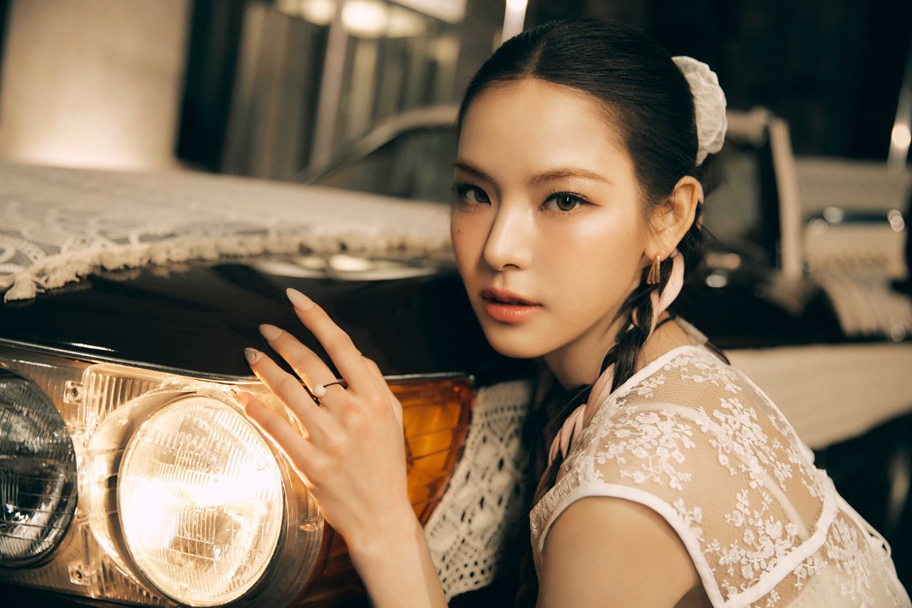 izna Digital Single 'SIGN' Concept Photo 마이