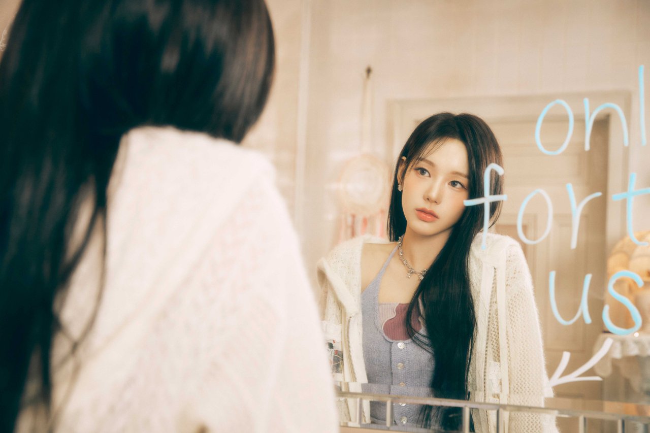 izna Digital Single 'SIGN' Concept Photo 유사랑
