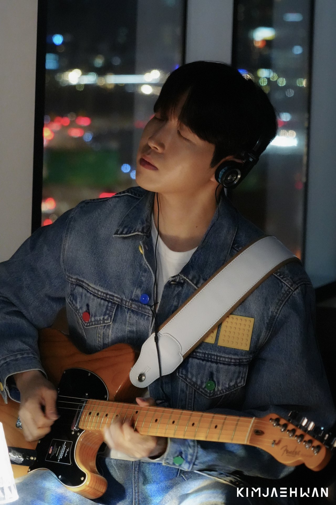 KIM JAE HWAN In March Behind Photo