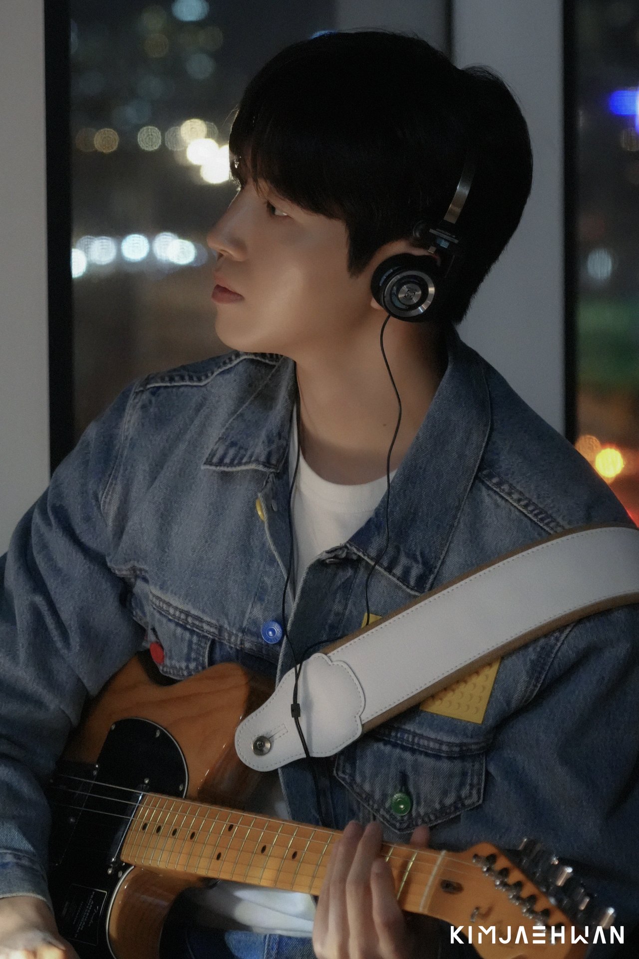 KIM JAE HWAN In March Behind Photo