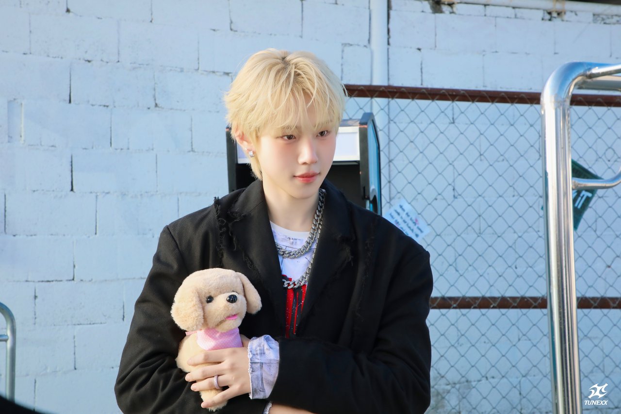 TUNEXX ツーショ 2ショ イヌ インフ TUNEXX 1ST MINI ALBUM [SET BY US ONLY] Jacket Behind Photo