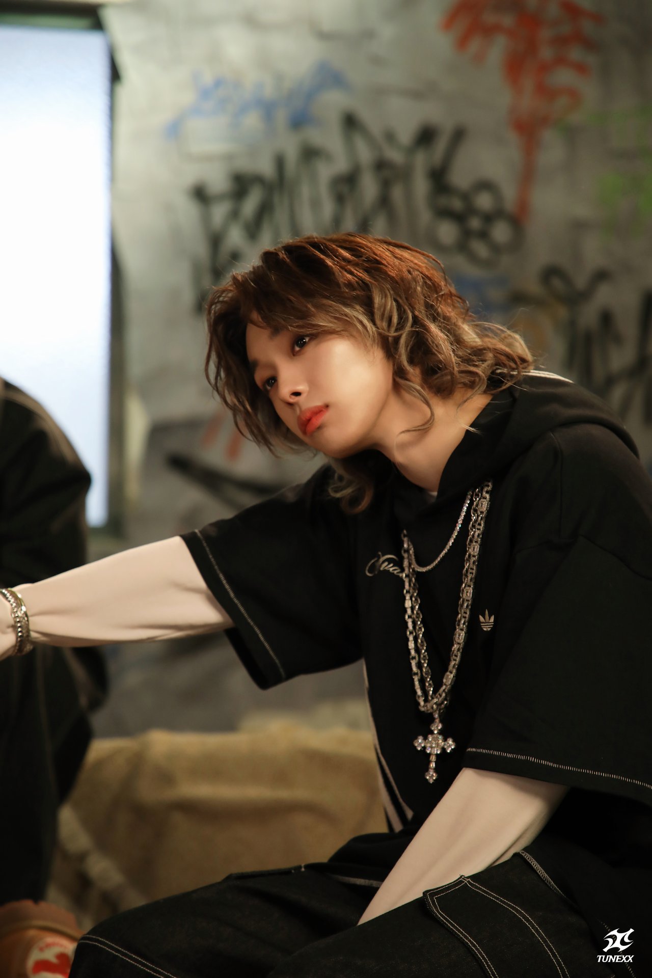 TUNEXX 1ST MINI ALBUM [SET BY US ONLY] Jacket Behind Photo