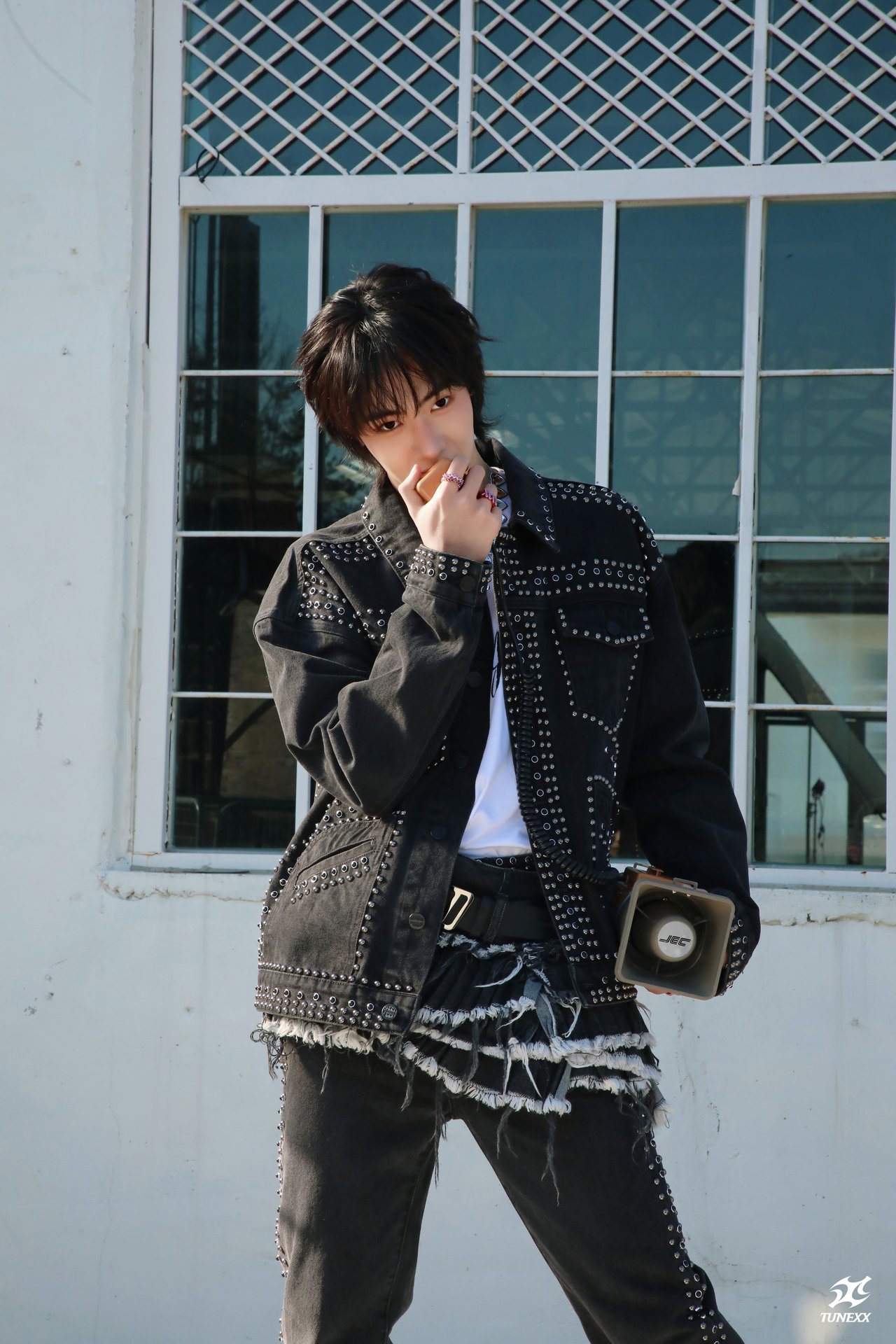 TUNEXX 1ST MINI ALBUM [SET BY US ONLY] Jacket Behind Photo