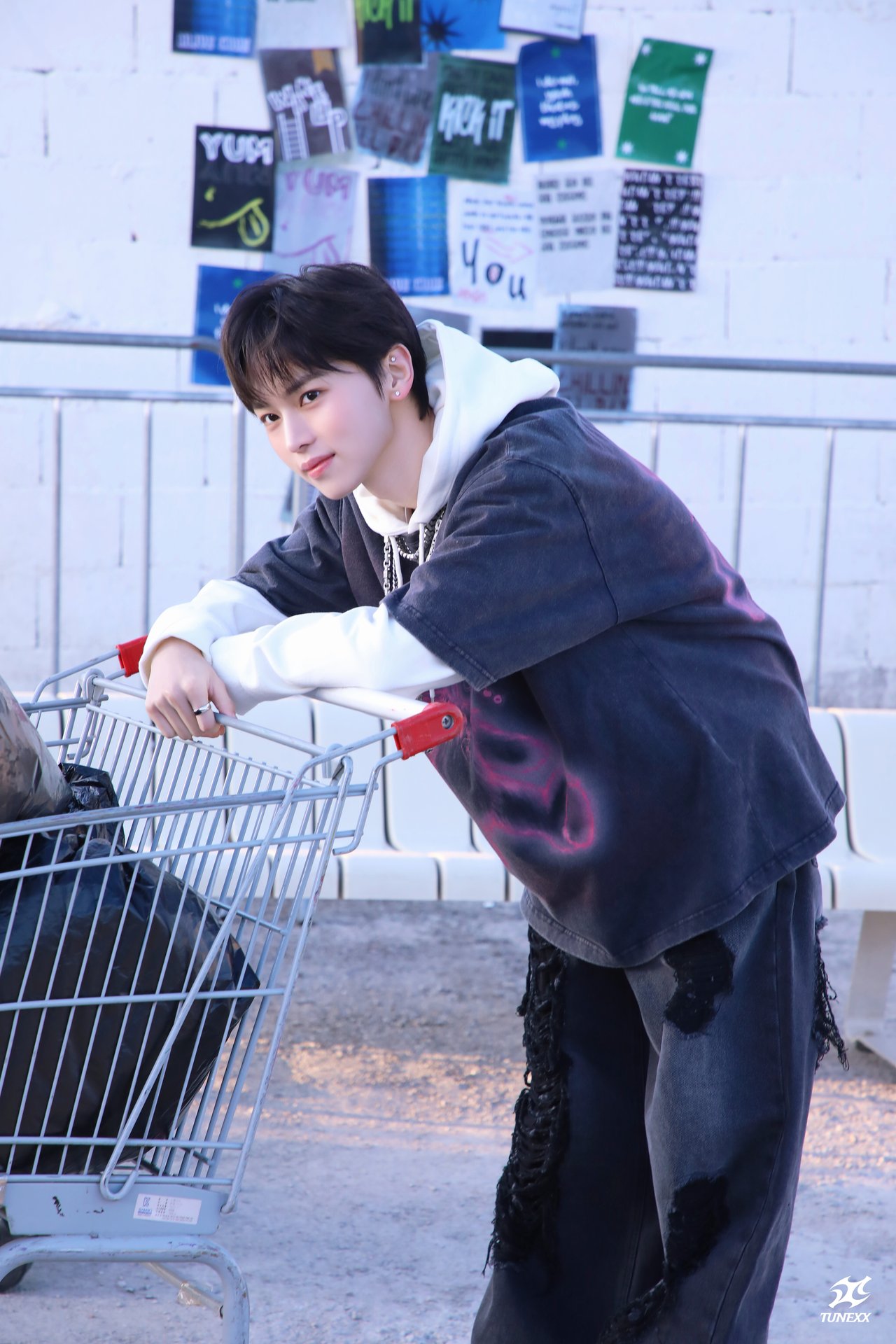 TUNEXX 1ST MINI ALBUM [SET BY US ONLY] Jacket Behind Photo