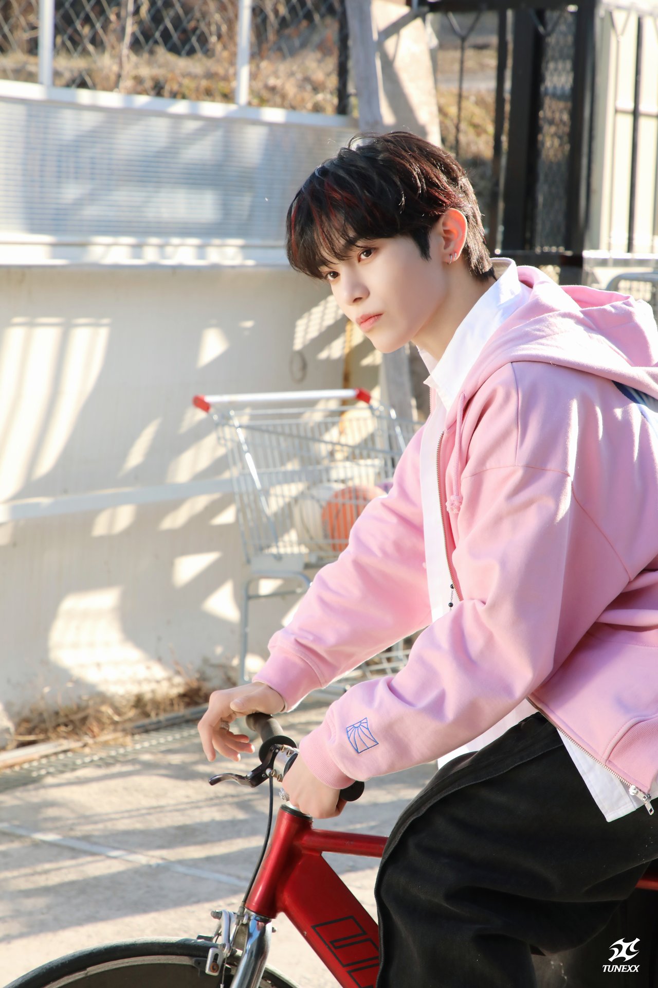 TUNEXX 1ST MINI ALBUM [SET BY US ONLY] Jacket Behind Photo