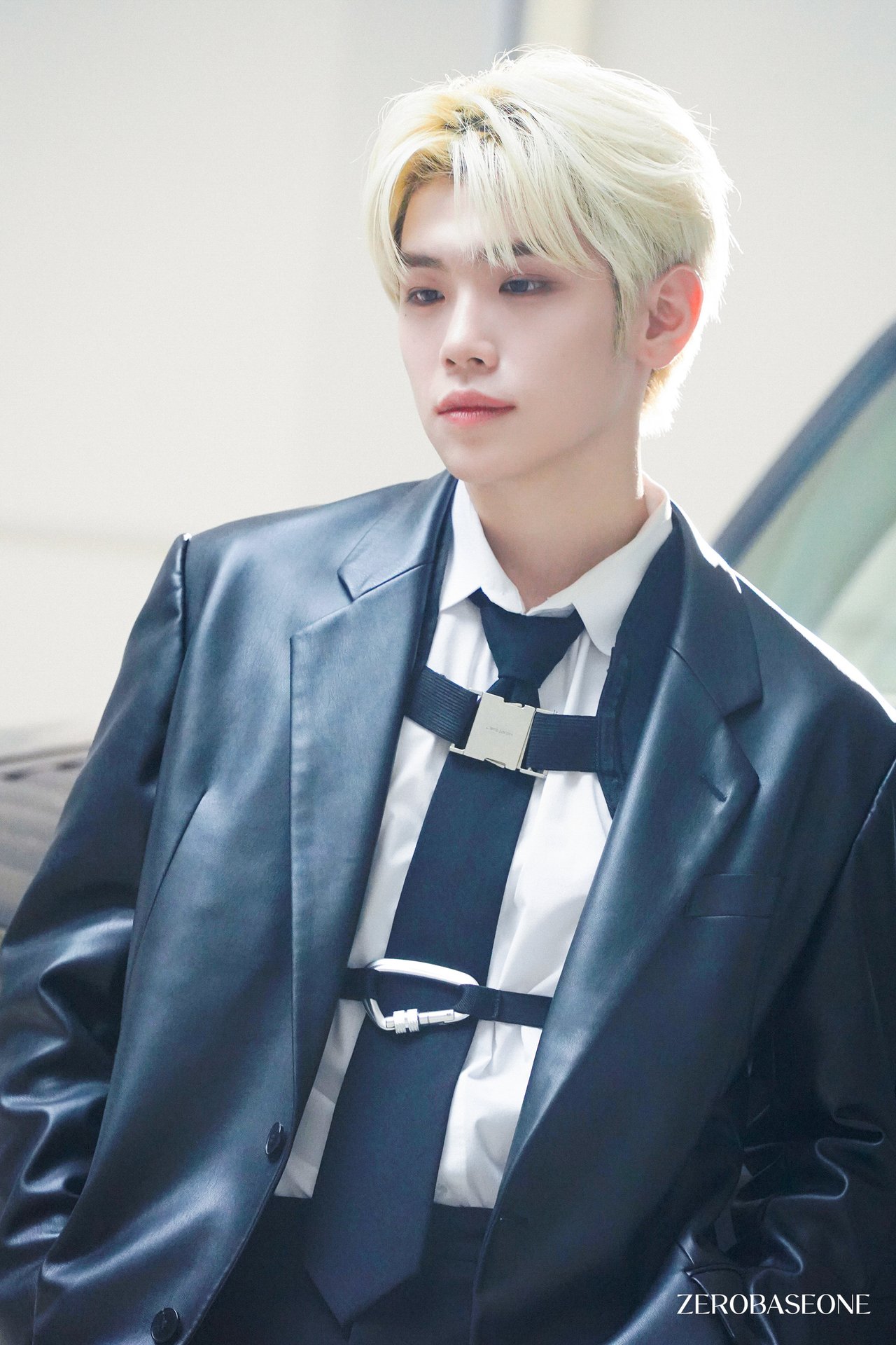 ZEROBASEONE 2026 SEASON'S GREETINGS '(0_1) World' Behind Photo