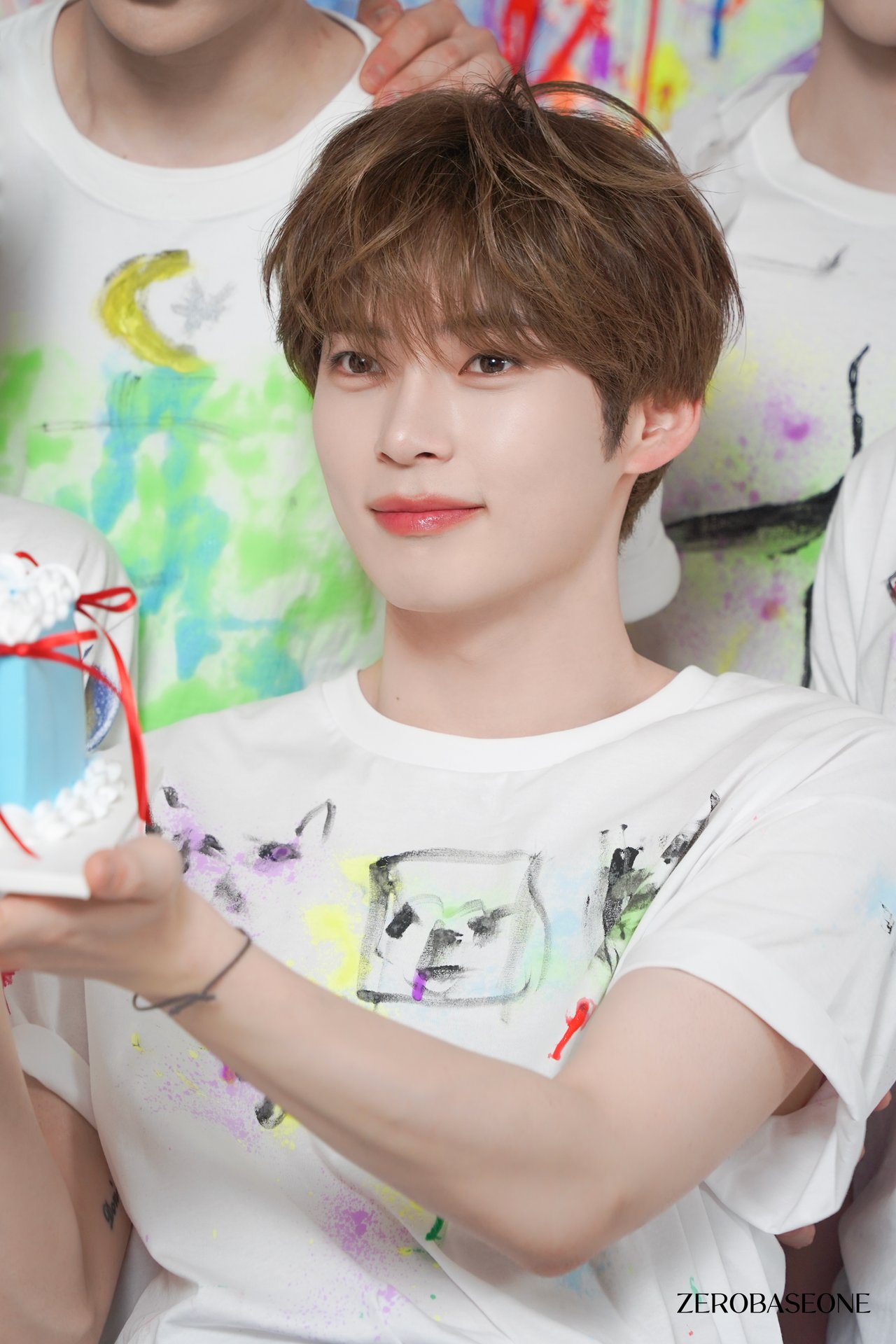 ゼベワン　ライブフォト 𝐙𝐄𝐑𝐎𝐁𝐀𝐒𝐄𝐎𝐍𝐄 𝟐𝐍𝐃 𝐀𝐍𝐍𝐈𝐕𝐄𝐑𝐒𝐀𝐑𝐘 Behind Photo