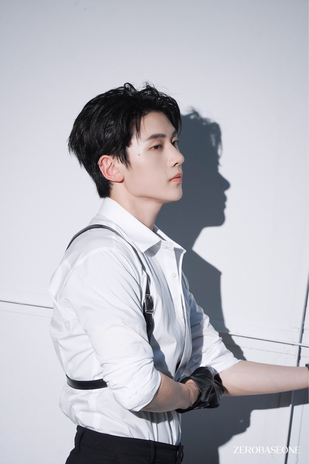 ZEROBASEONE 2026 SEASON'S GREETINGS '(0_1) World' Behind Photo
