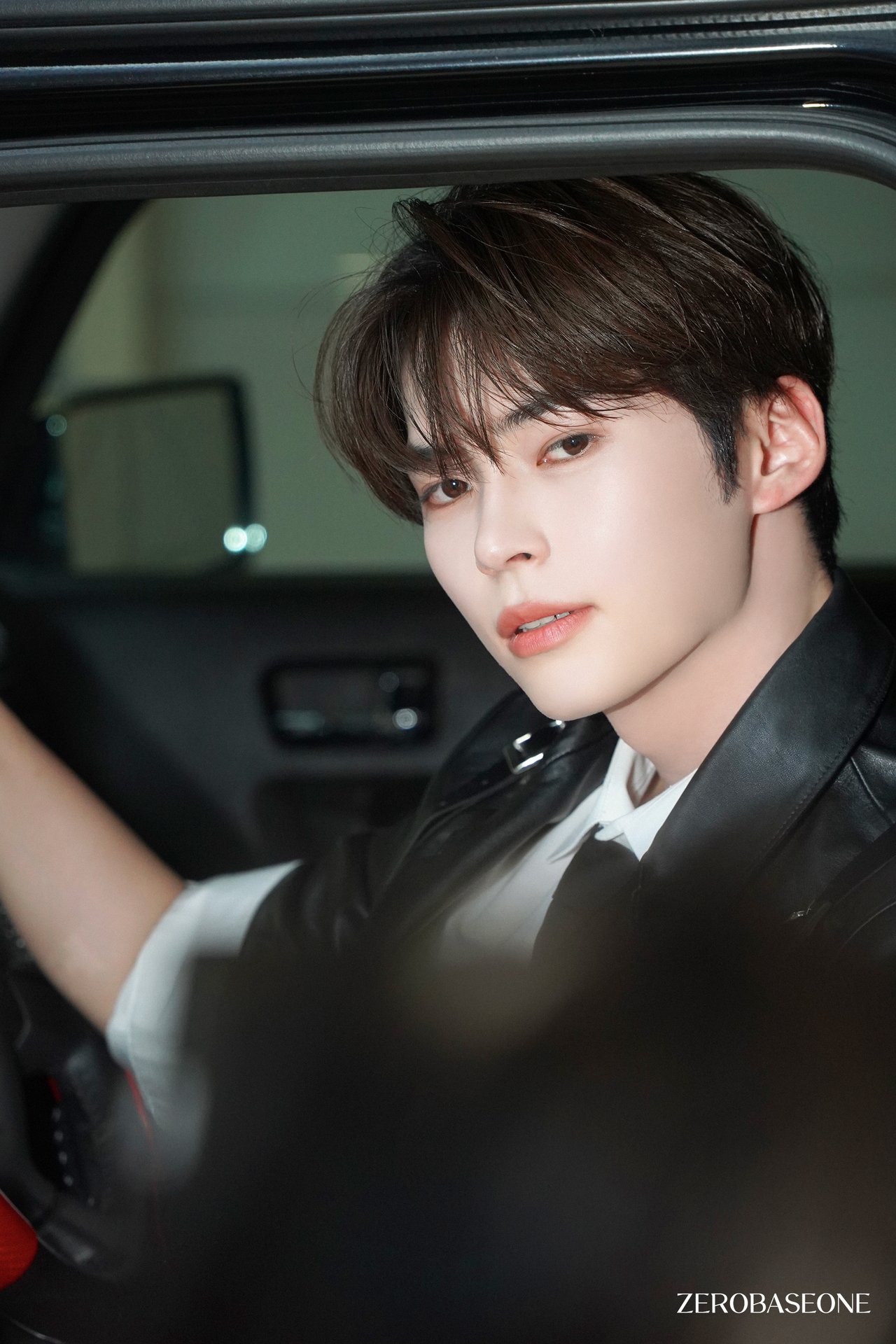 ZEROBASEONE 2026 SEASON'S GREETINGS '(0_1) World' Behind Photo