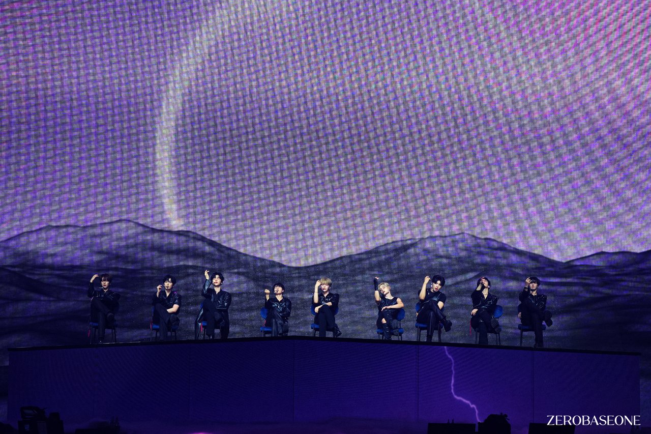 2025 ZEROBASEONE WORLD TOUR [𝗛𝗘𝗥𝗘&𝗡𝗢𝗪] IN SEOUL Behind Photo 1