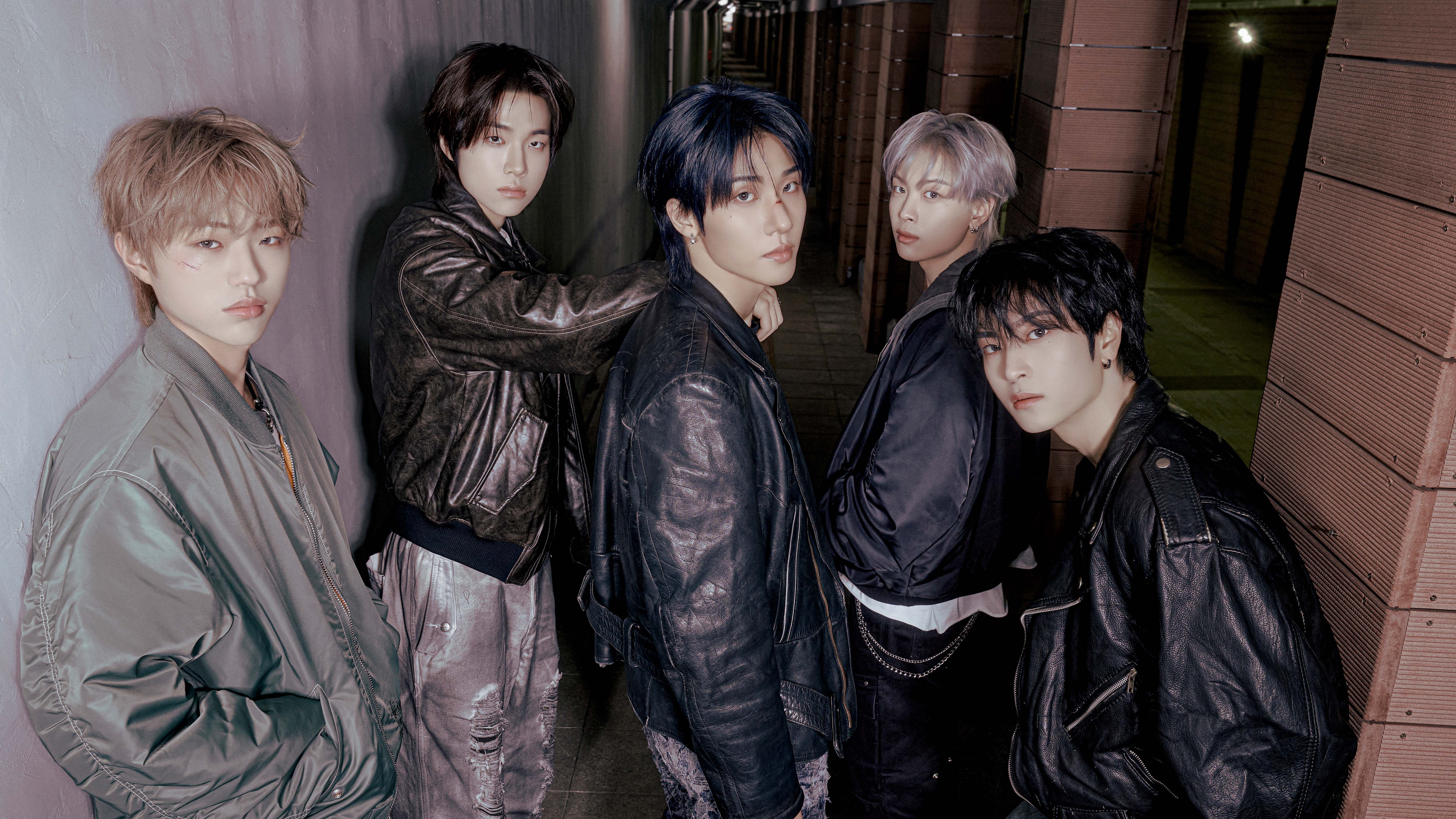 CATCH THE YOUNG THE 1ST ALBUM [EVOLVE]