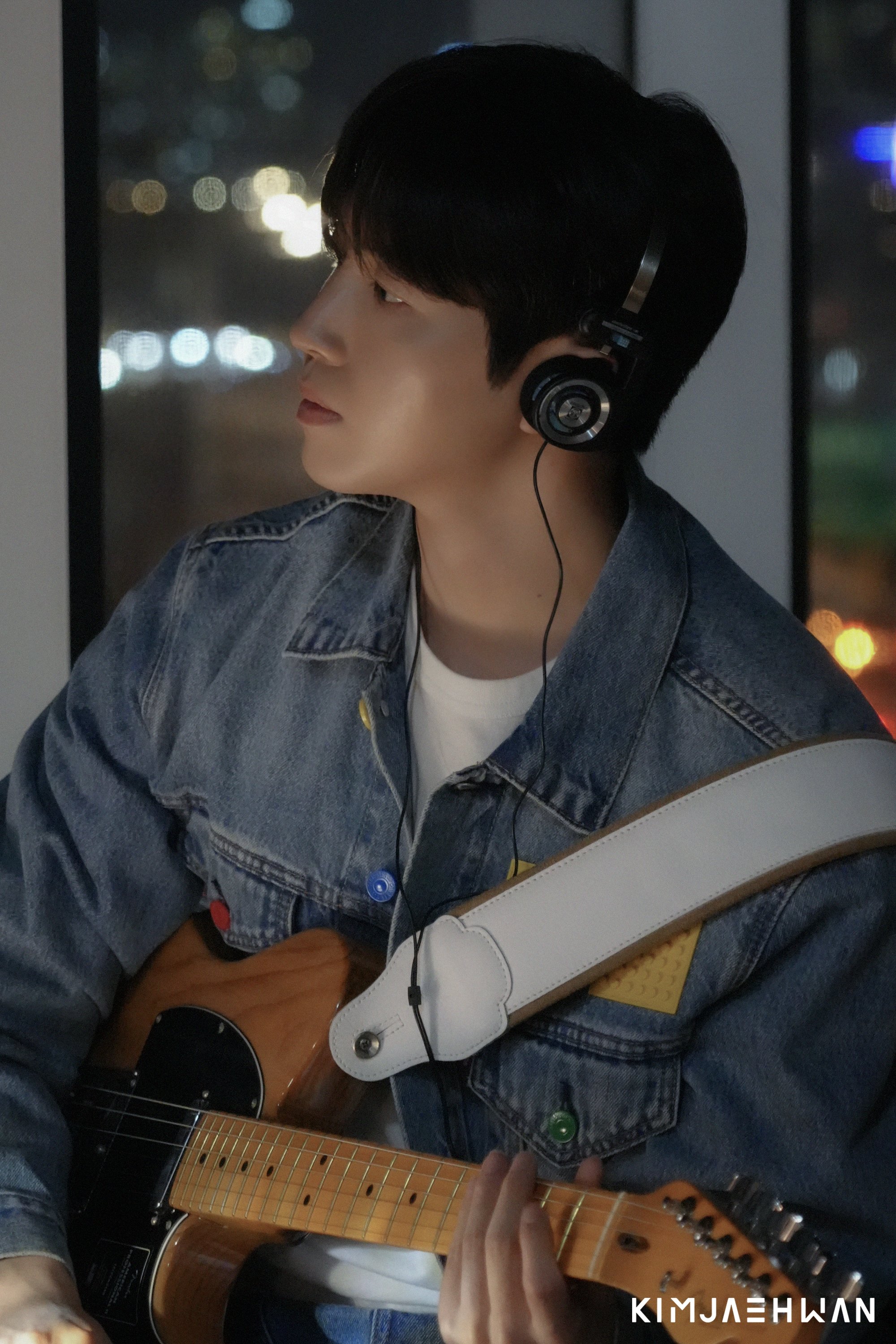 KIM JAE HWAN In March Behind Photo