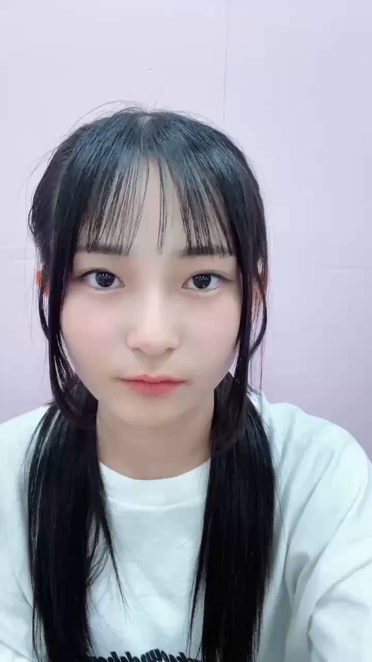 NMB48の衣笠彩実です。 今年の夏は一緒に海行きたいなぁ。デート