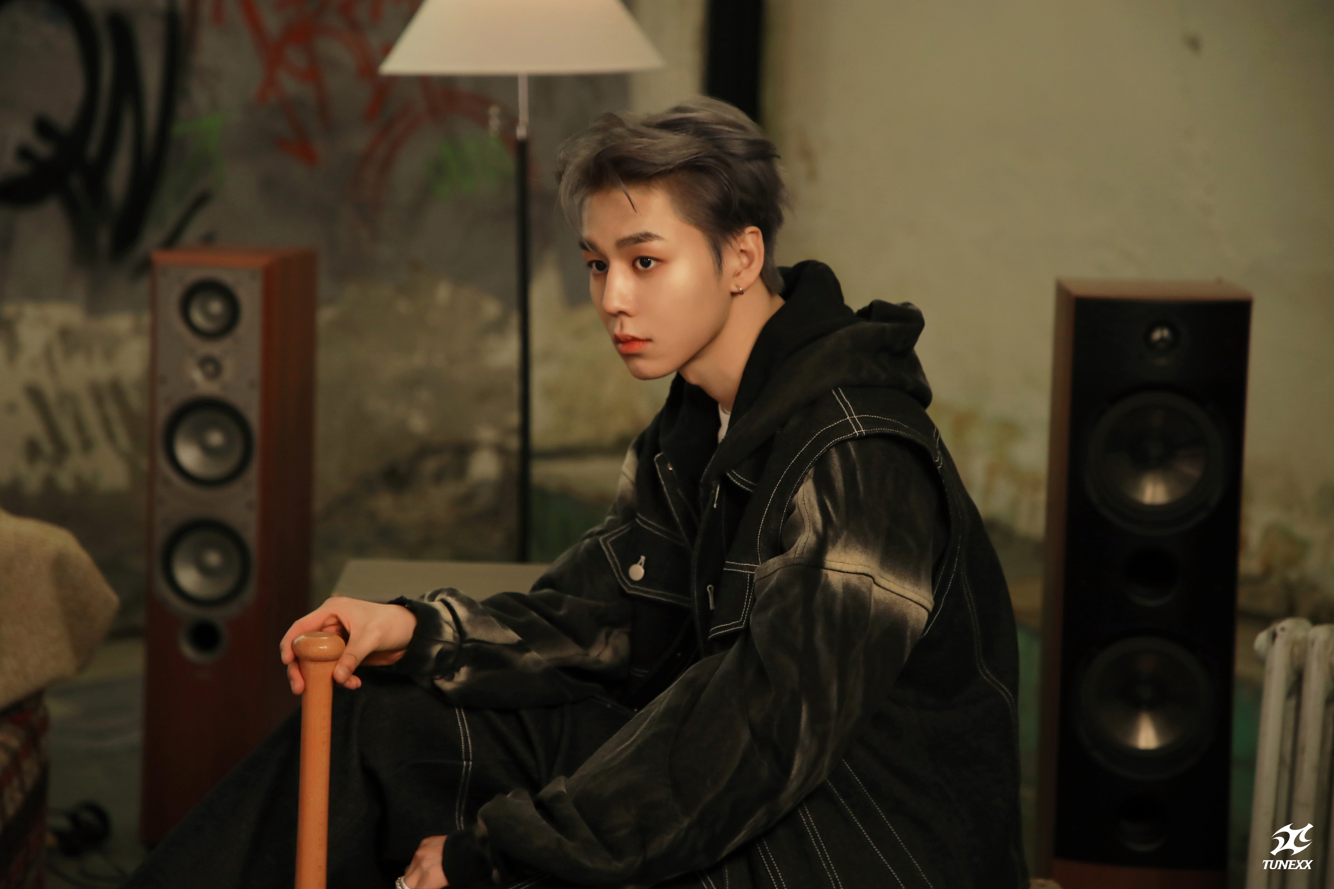 TUNEXX 1ST MINI ALBUM [SET BY US ONLY] Jacket Behind Photo