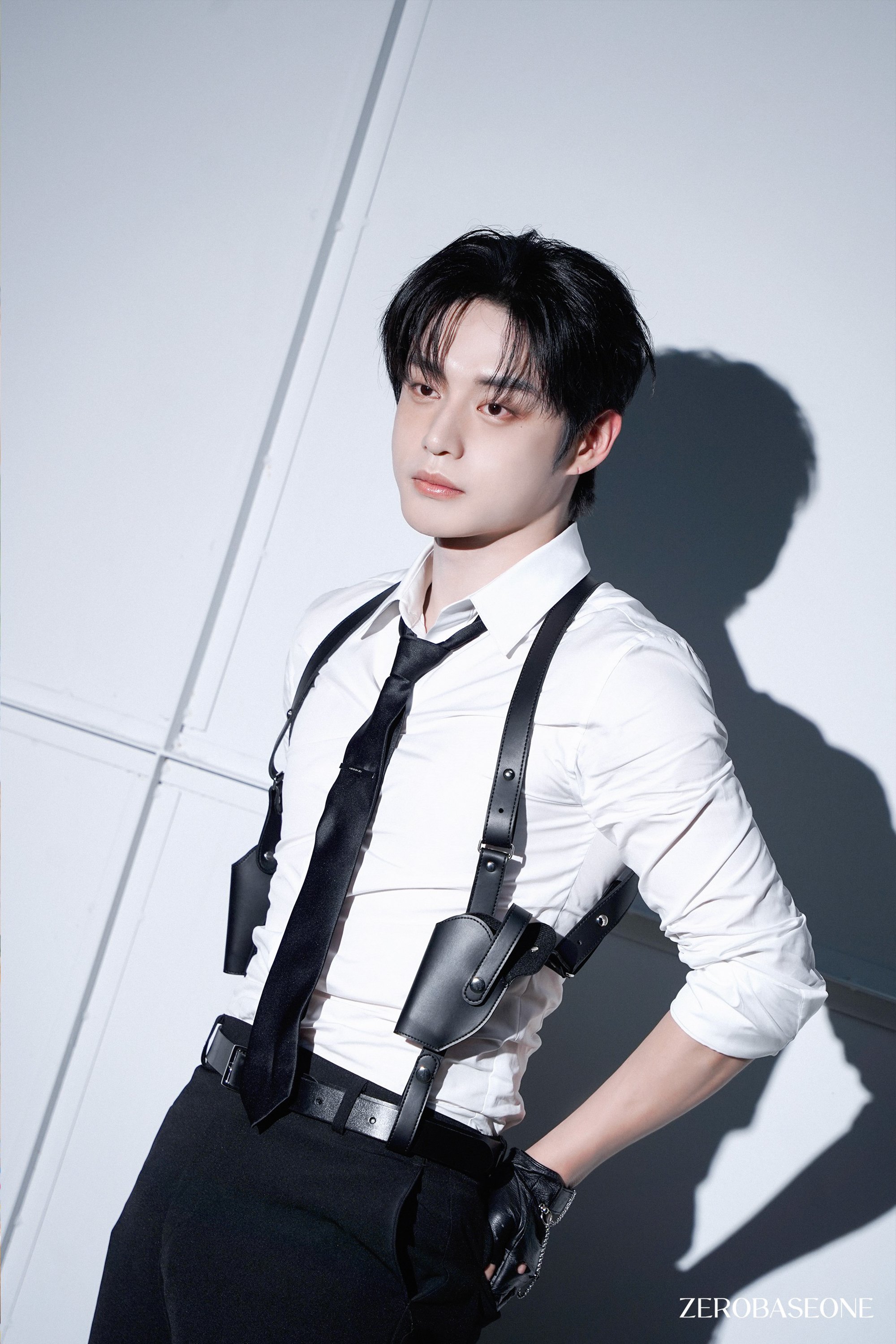 ZEROBASEONE 2026 SEASON'S GREETINGS '(0_1) World' Behind Photo